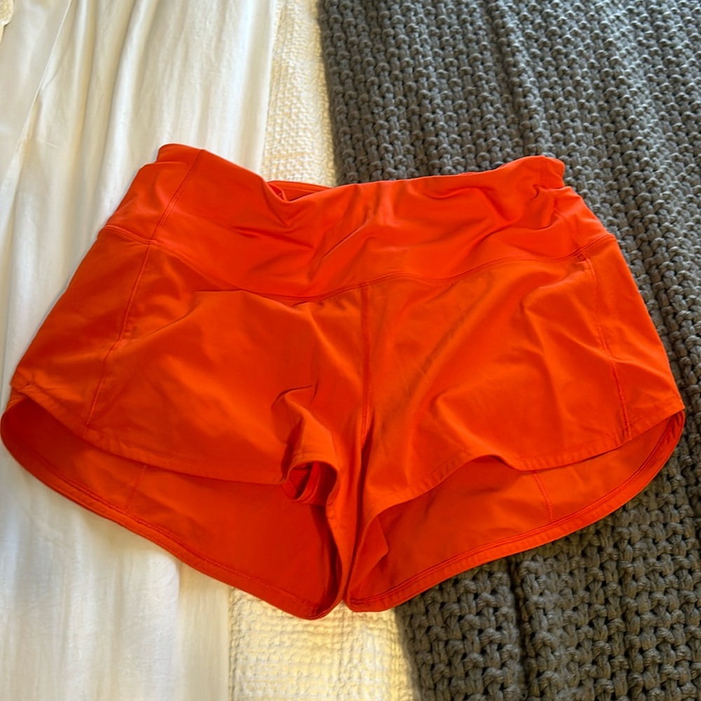 Lululemon high-rise speed up 2.5 inch shorts